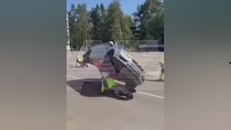 娱乐吃瓜君表演意外翻车,笑料百出却意外失控